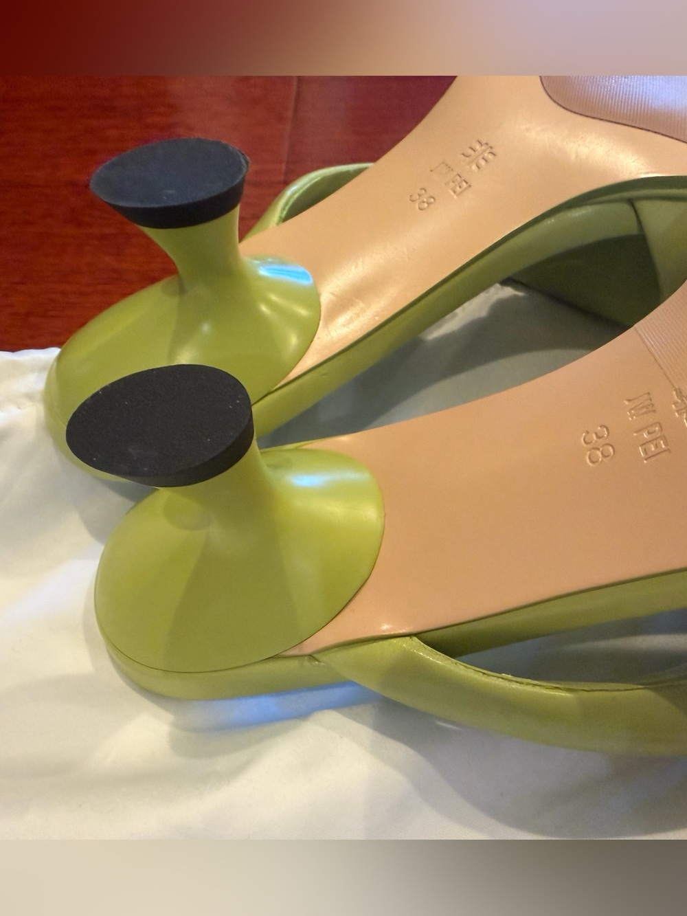 NEW JW PEI Lime Green Padded Triple-Band Pointed Toe Mules Size 7 (38) - Picture 7 of 9
